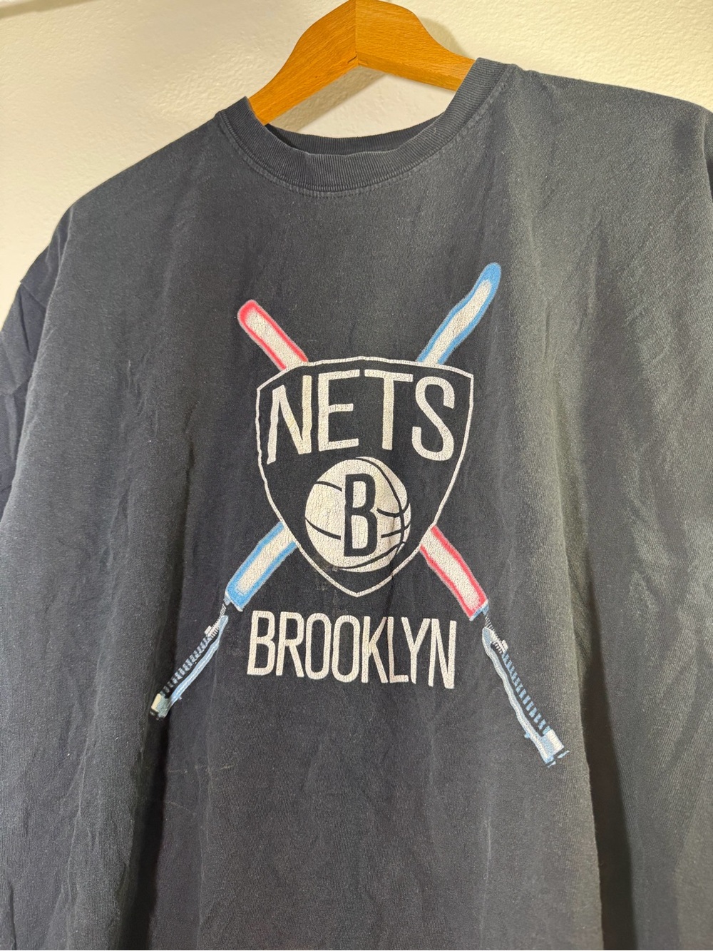 Vintage Brooklyn Nets Black Graphic Tee - Men's Crewneck - Picture 2 of 4